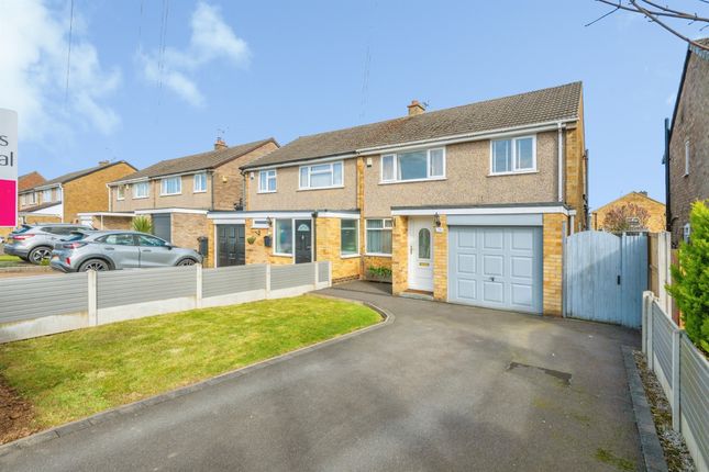 3 bed property, in Buxton Drive, £260,000