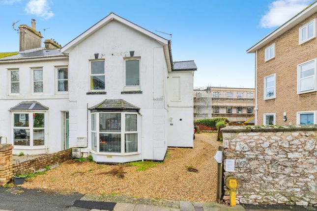 1 bed property, in Conway Road, £115,000