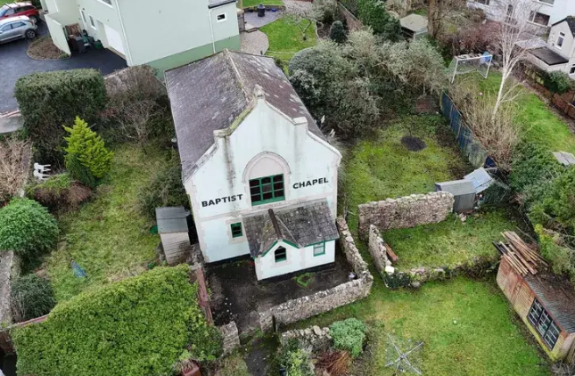 2 bed property, in Former Baptist Chapel And Meeting Room, £175,000