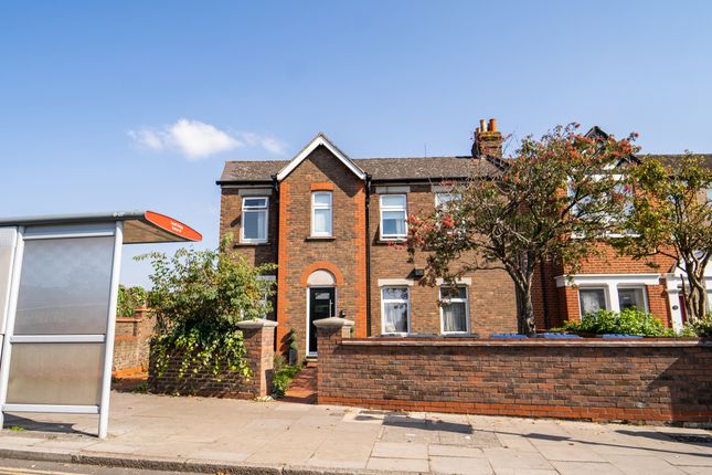 1 bed property, in South Ealing Road, £315,000