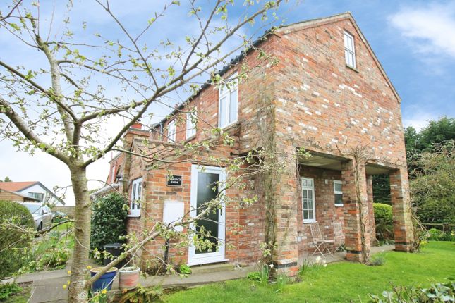 2 bed property, in Croft Lane, £180,000