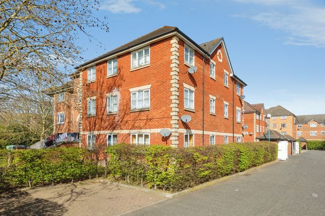 2 bed property, in Blessing Way, £235,000