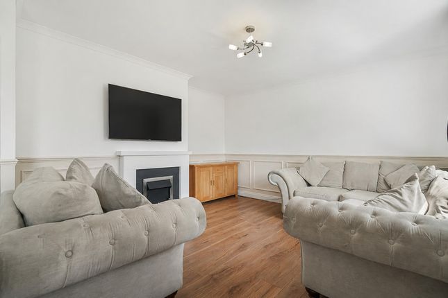 3 bed property, in Chestnut Avenue, £160,000