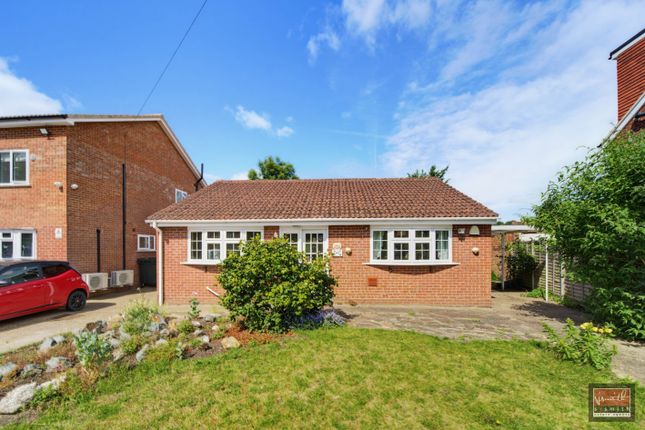 3 bed property, in Hithermoor Road, £550,000