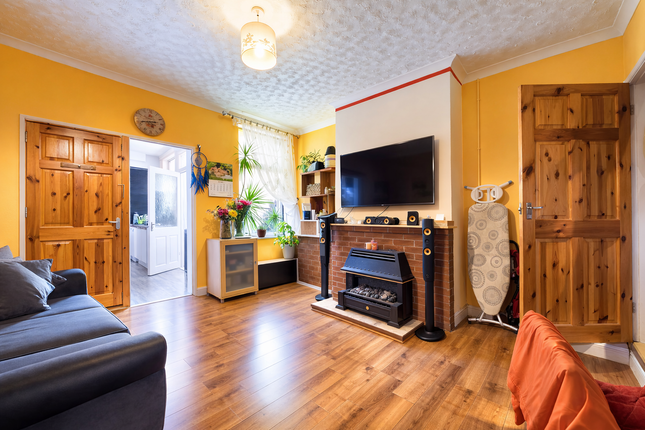2 bed property, in Tudor Road, £165,000