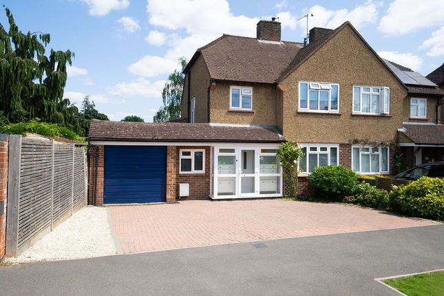 3 bed property, in Vaux Crescent, £795,000
