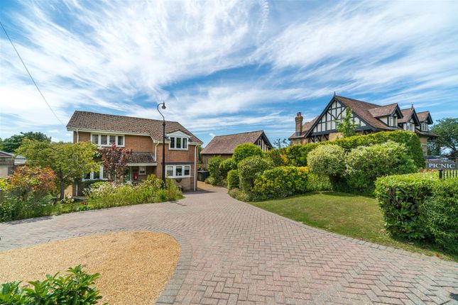 5 bed property, in Walkers Lane, £595,000