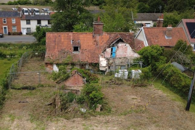 Studio, in Bridge Cottages, £160,000