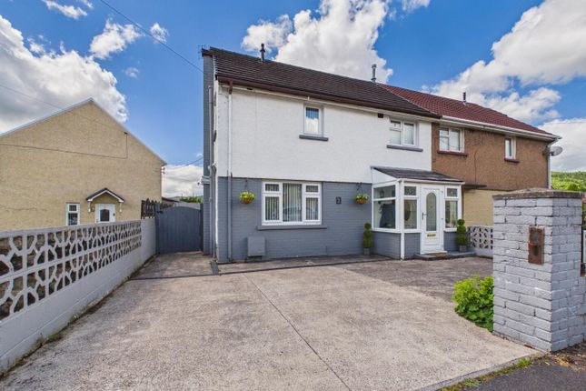 3 bed property, in Maes Y Dre, £170,000