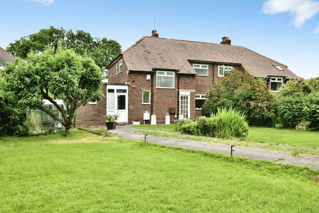 3 bed property, in The Crescent, £400,000