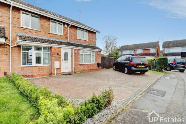 4 bed property, in Lumsden Close, £360,000