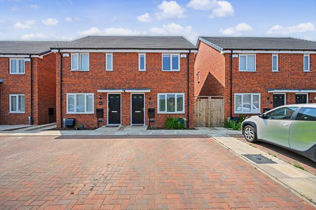 2 bed property, in Chervil Way, £259,950