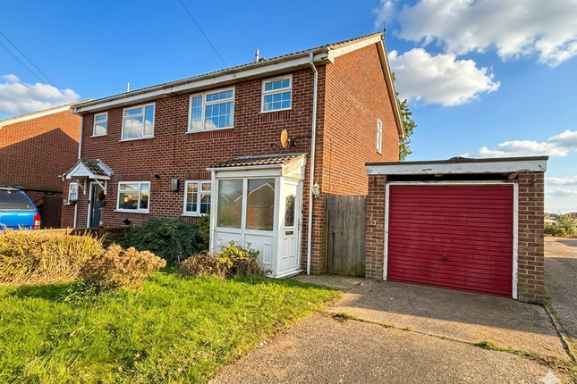 3 bed property, in Anglian Way, £205,000