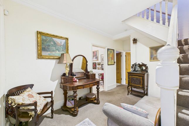 4 bed property, in Roy Road, £800,000