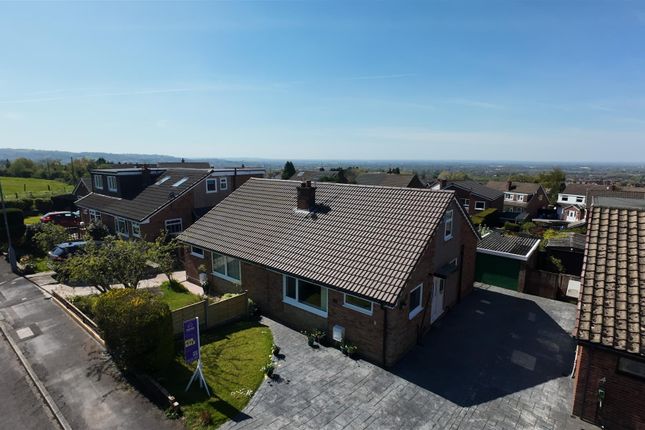 2 bed property, in Dryden Close, £268,000