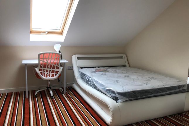 3 bed property, in Ashburnham Way, £200,000