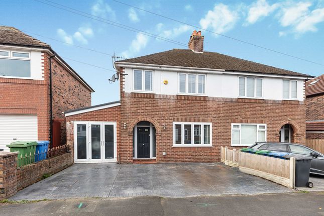 3 bed property, in Highfield Road, £485,000