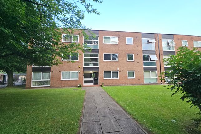 1 bed property, in Central Avenue, £120,000