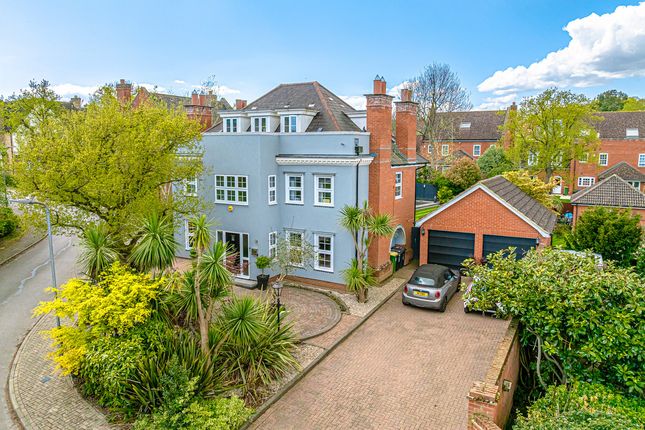 5 bed property, in Wood Lane, £1,150,000