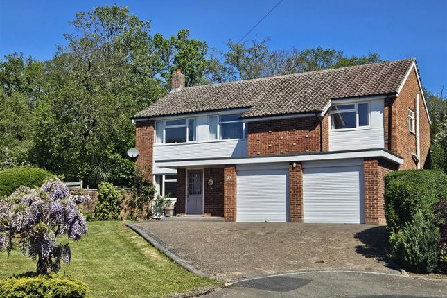 5 bed property, in REVELL DRIVE, £875,000