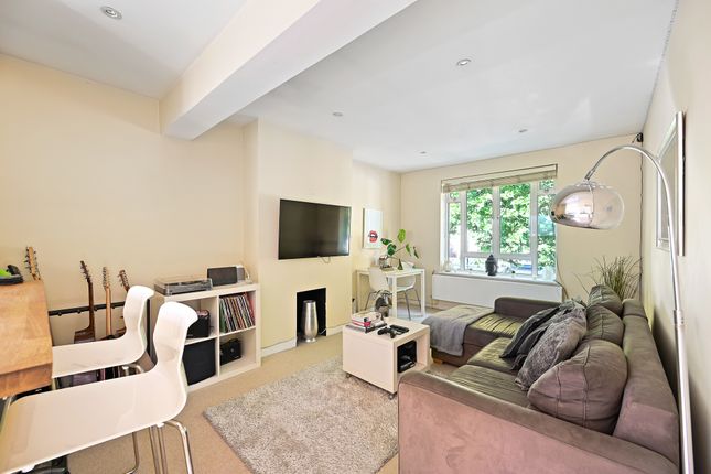 2 bed property, in Ladbroke Grove, £425,000