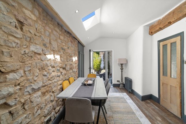 5 bed property, in Church Brow, £550,000