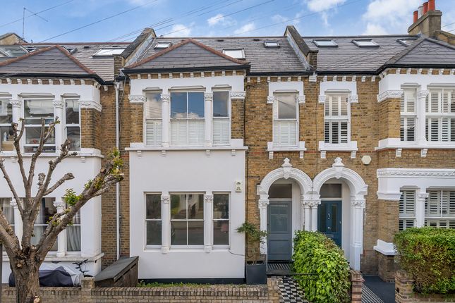2 bed property, in Galveston Road, £675,000