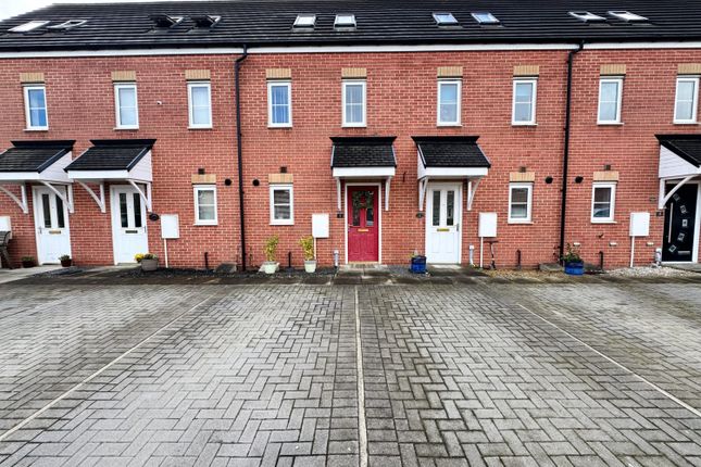 3 bed property, in Buttercup Close, £124,950
