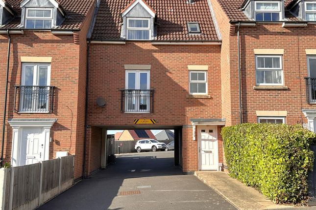 2 bed property, in Dale Crescent, £120,000