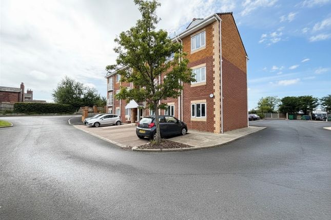 2 bed property, in Burscough, £105,000
