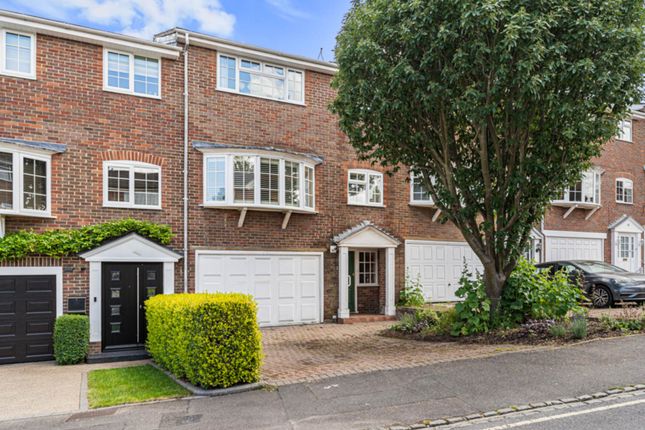 3 bed property, in Kings Road, £950,000