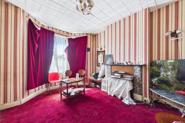 3 bed property, in Raglan Road, £600,000