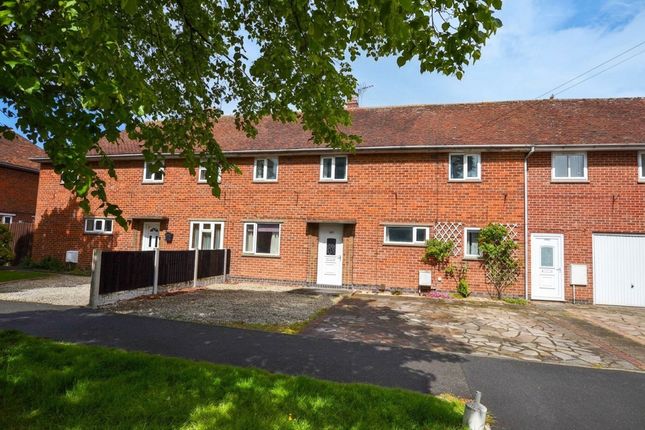 5 bed property, in Alan Moss Road, £270,000