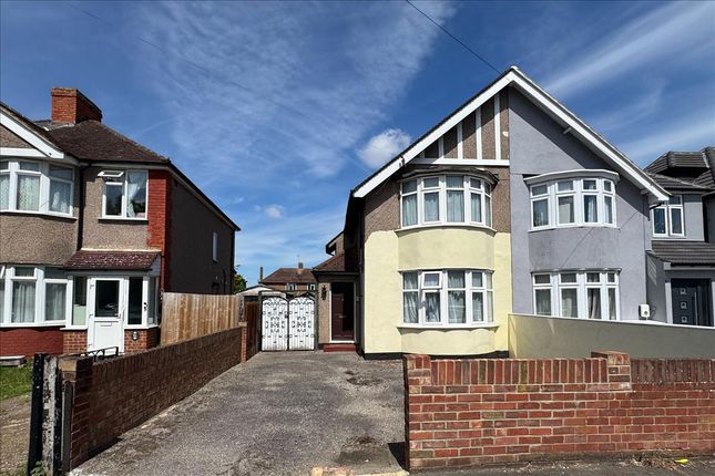 2 bed property, in Woodlawn Drive, £450,000