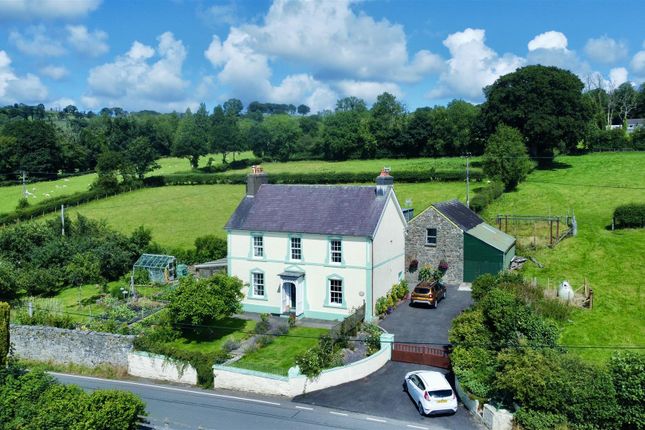 4 bed property, in Pontsian, £599,950