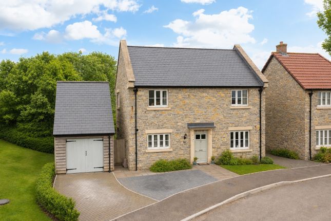3 bed property, in Lakeview Road, £425,000