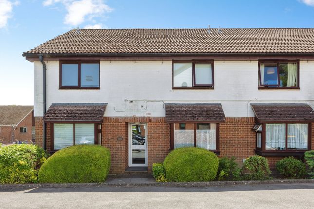 1 bed property, in Old Station Way, £196,000