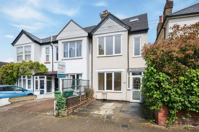3 bed property, in Great Elms Road, £585,000