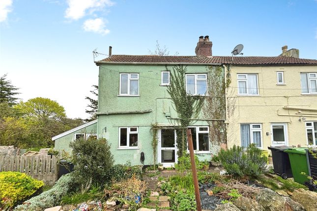 2 bed property, in St. John Close, £190,000