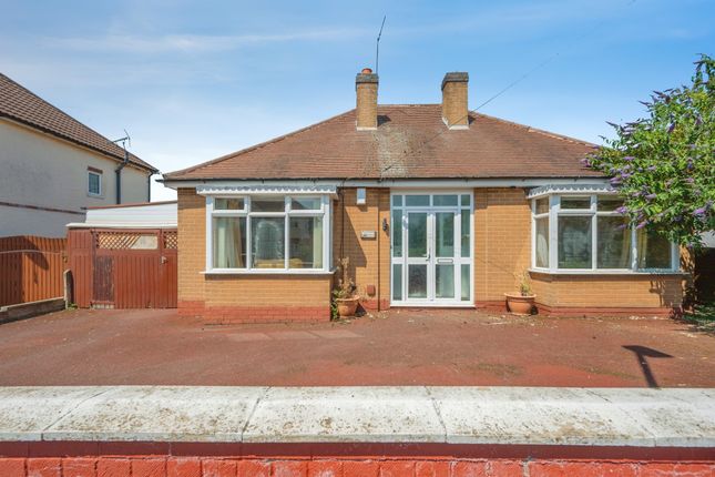 3 bed property, in Birchwood Avenue, £325,000