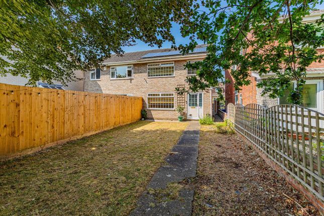 5 bed property, in Wavell Close, £425,000