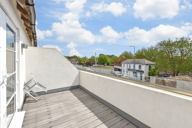2 bed property, in Chapel Street, £220,000
