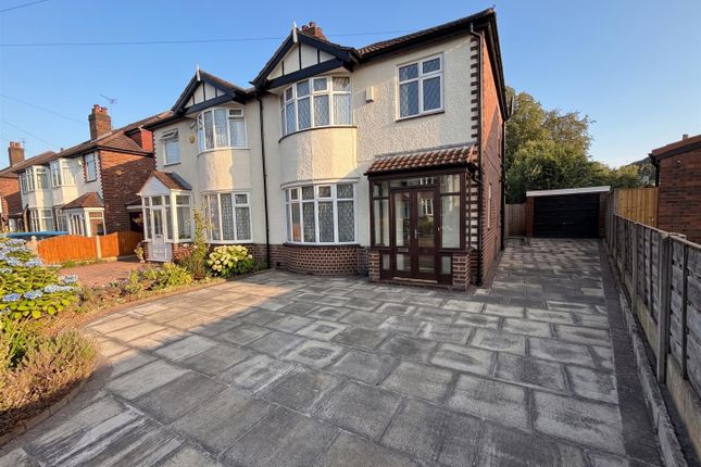 3 bed property, in Barnfield Crescent, £425,000