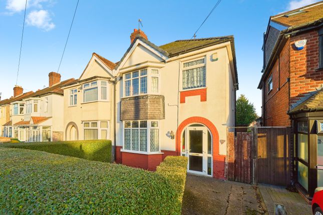 3 bed property, in Lynton Avenue, £245,000