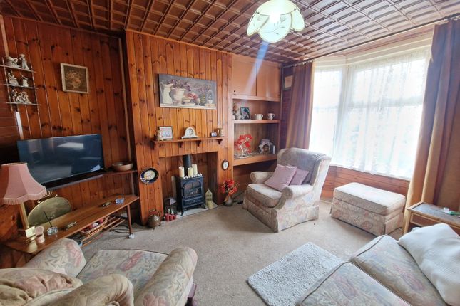3 bed property, in Byron Road, £400,000