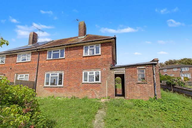 2 bed property, in Cuckmere Way, £350,000
