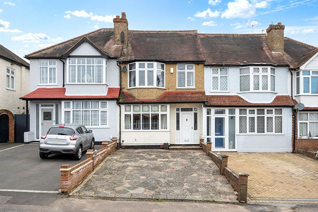 3 bed property, in Stoneleigh Avenue, £525,000