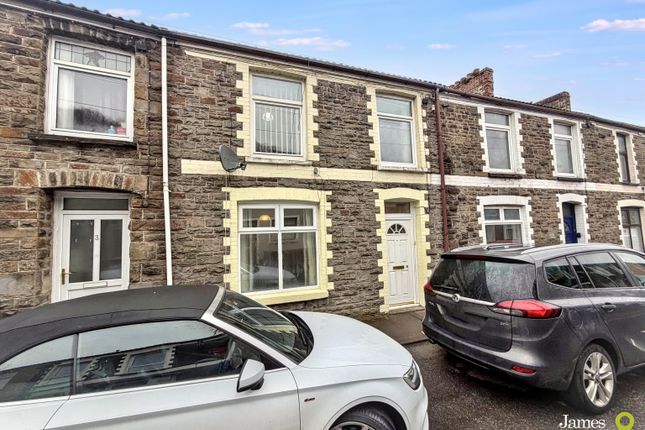 2 bed property, in Wood Road, £160,000