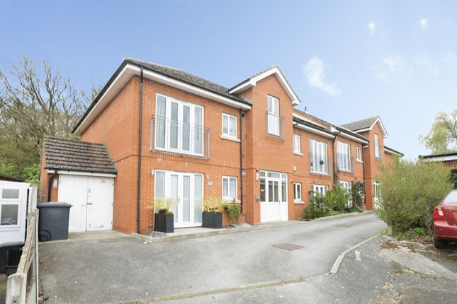 1 bed property, in Brocket Way, £220,000