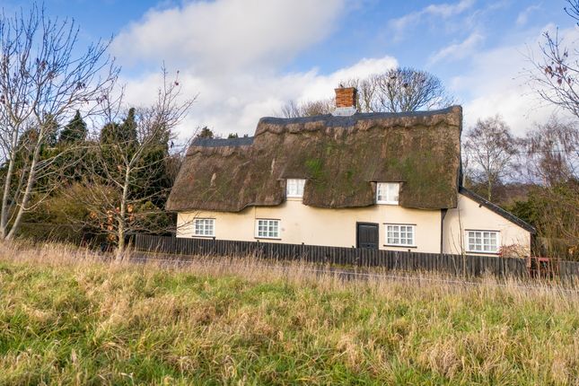 3 bed property, in Lower Oakley, £295,000